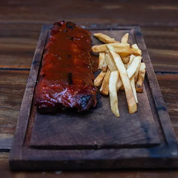 Costillas de cerdo curadas cocidas